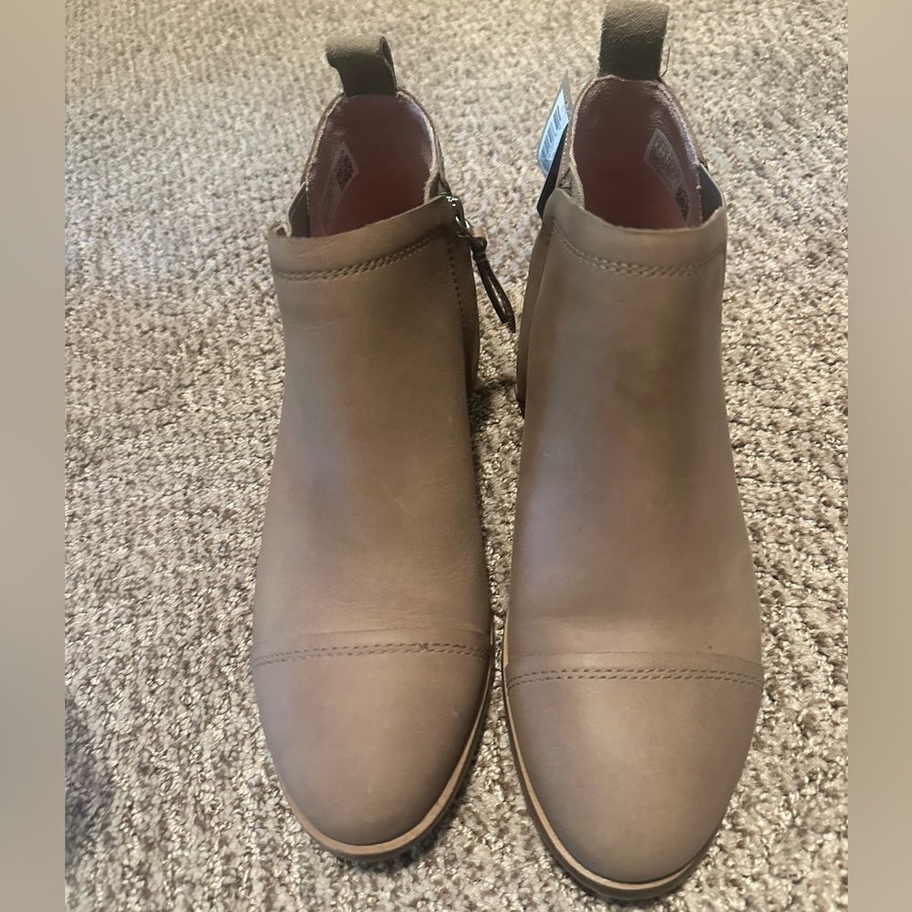 Brand new with tags no box. Never worn size 8 Toms ankle boots